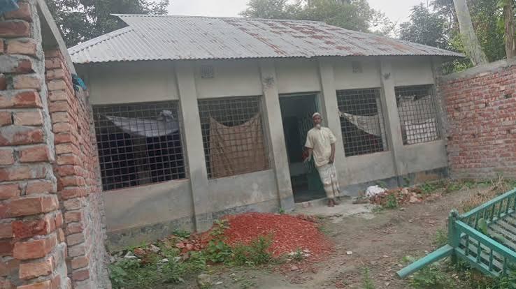 ২০০ বছরের ঐতিহ্যবাহী ব্যাপারী বাড়ি মসজিদে নেই অজুখানা-টয়লেট